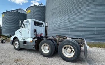 Unknown-International-8300-diesel-1989-white-3