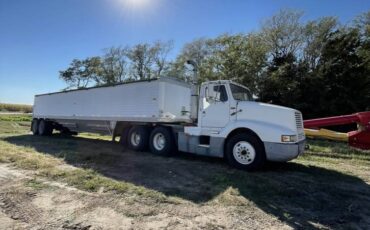 Unknown-International-8300-diesel-1989-white
