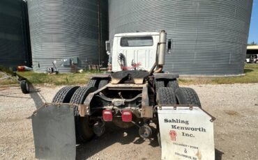 Unknown-International-8300-diesel-1989-white-8