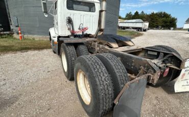 Unknown-International-8300-diesel-1989-white-9