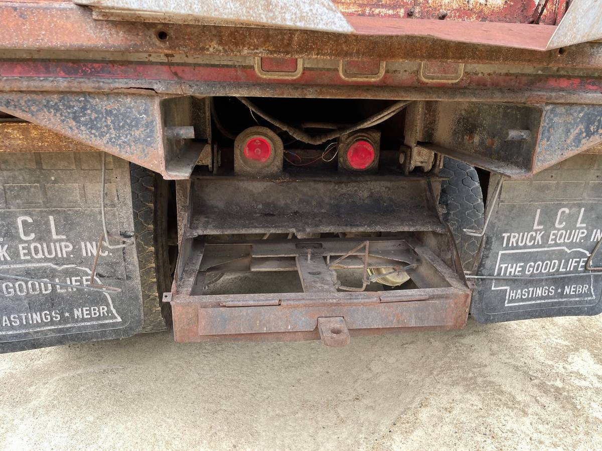 Unknown-International-grain-truck-diesel-1976-1