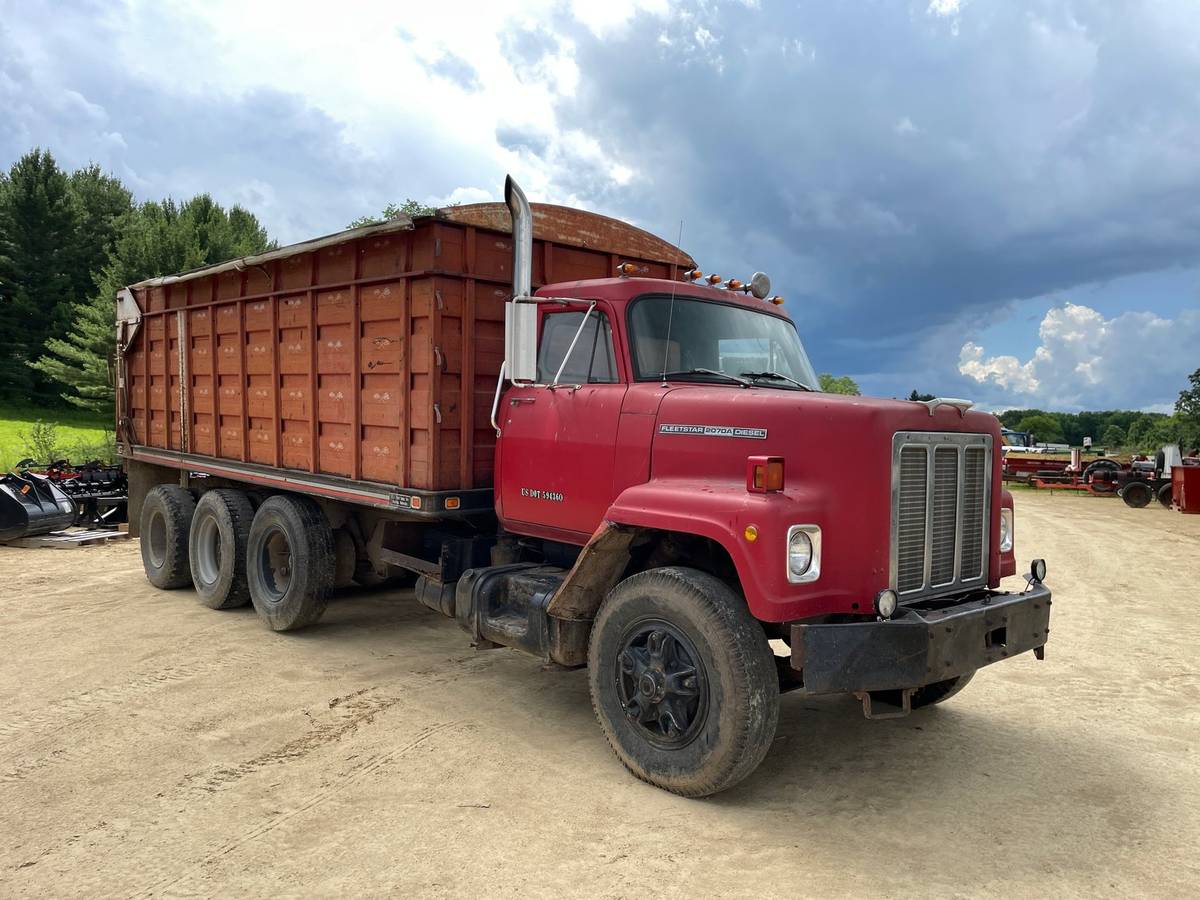 Unknown-International-grain-truck-diesel-1976-12