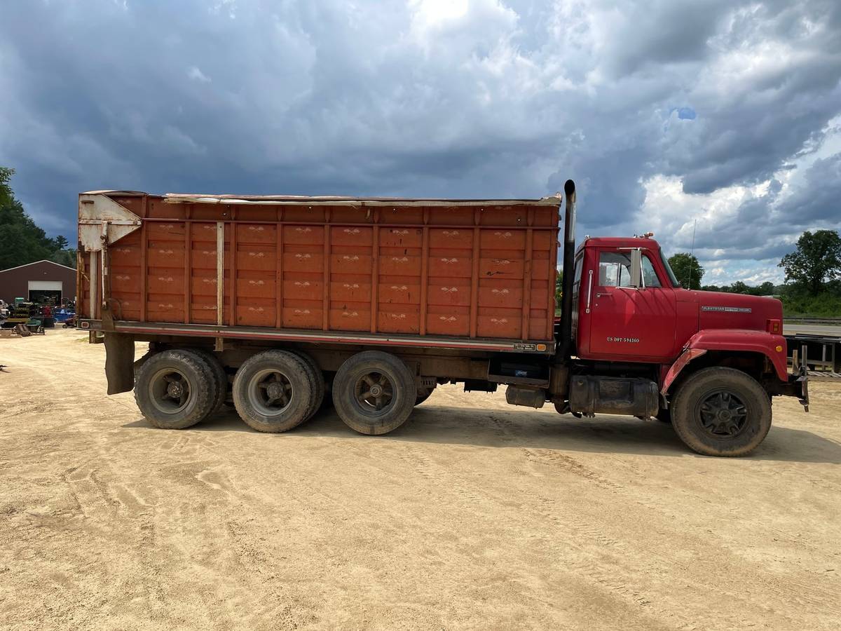 Unknown-International-grain-truck-diesel-1976-14