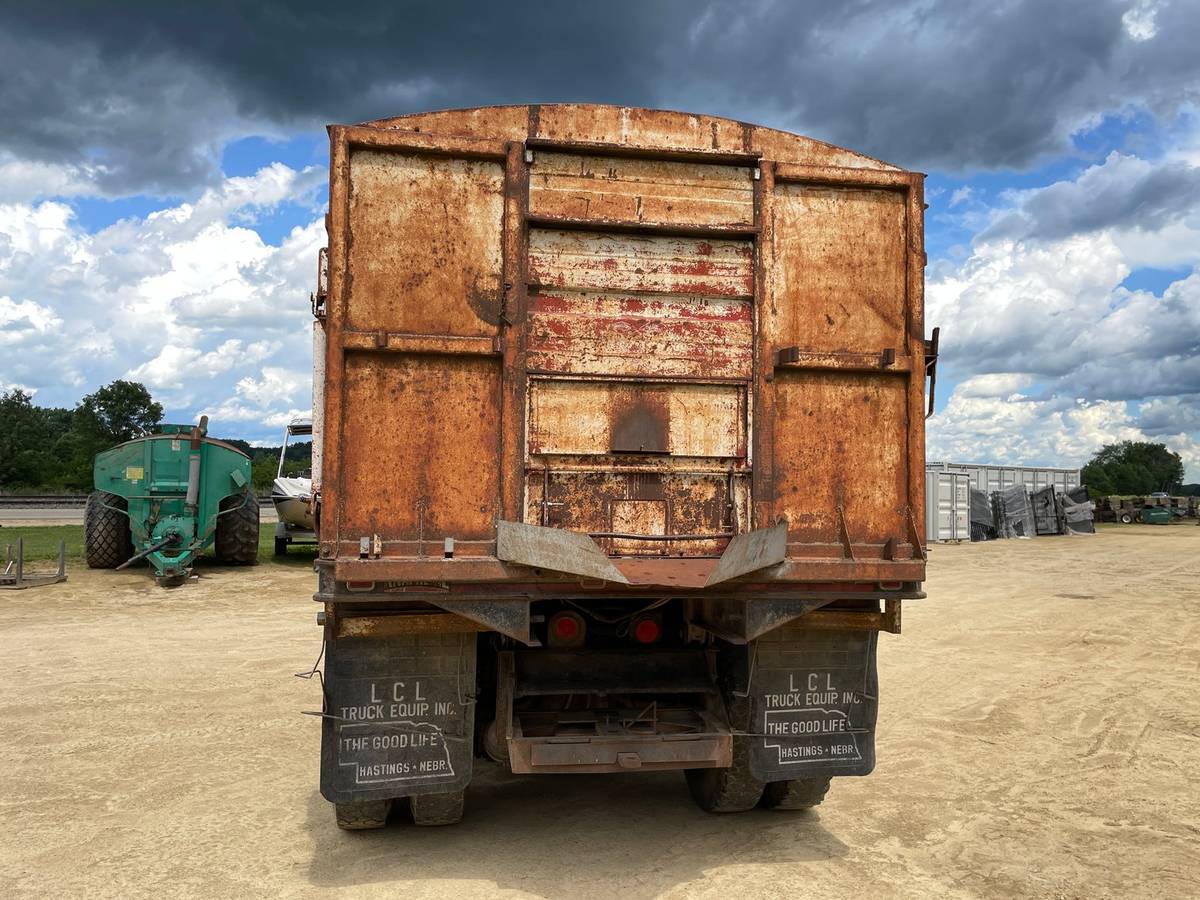 Unknown-International-grain-truck-diesel-1976-15