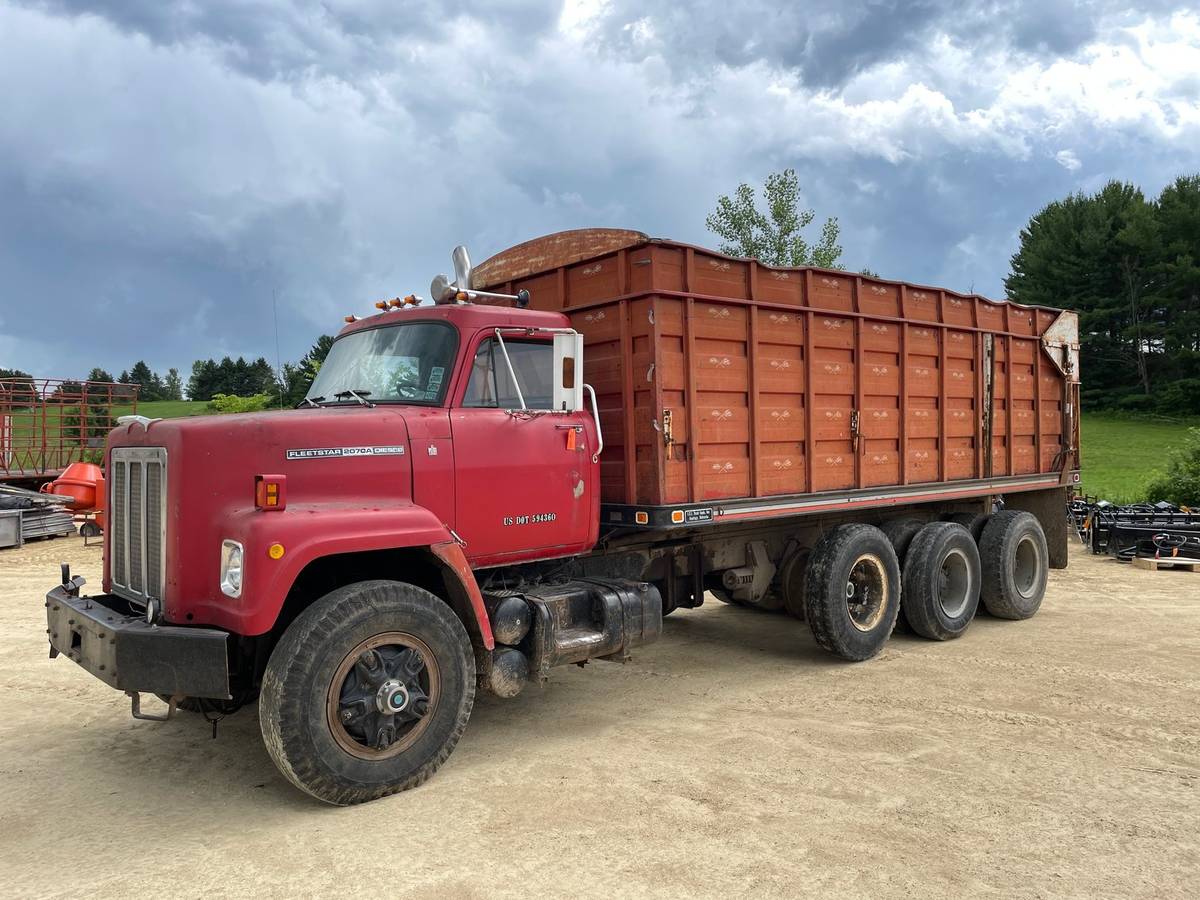 Unknown-International-grain-truck-diesel-1976-16