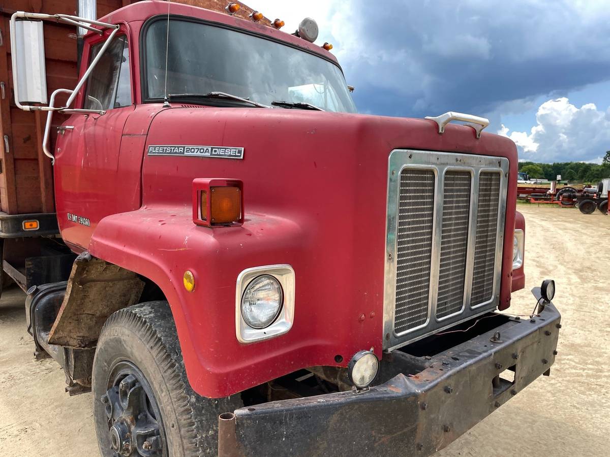 Unknown-International-grain-truck-diesel-1976-19