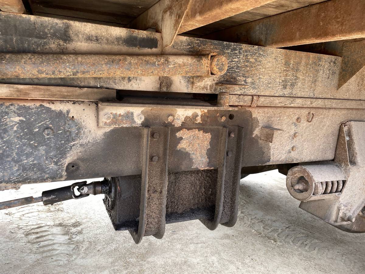Unknown-International-grain-truck-diesel-1976-2