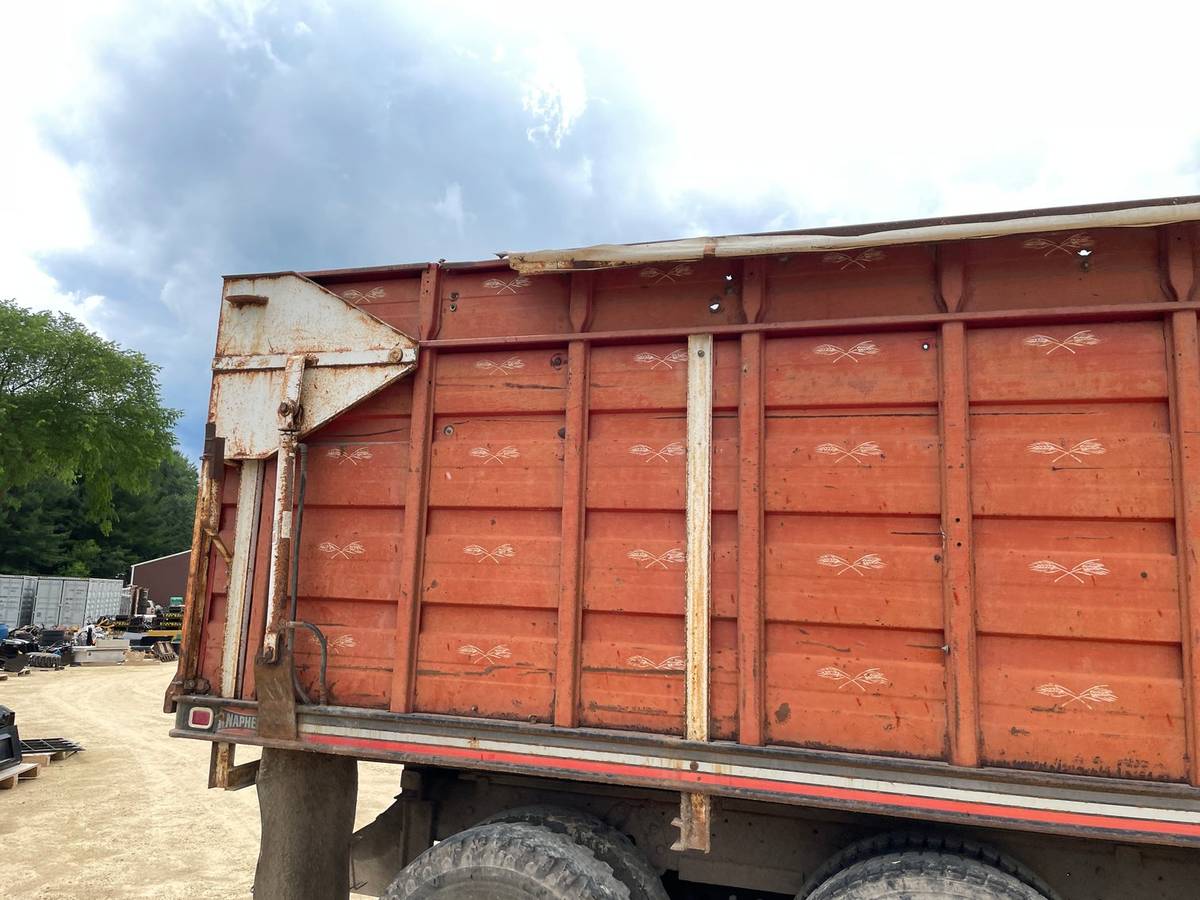 Unknown-International-grain-truck-diesel-1976-22