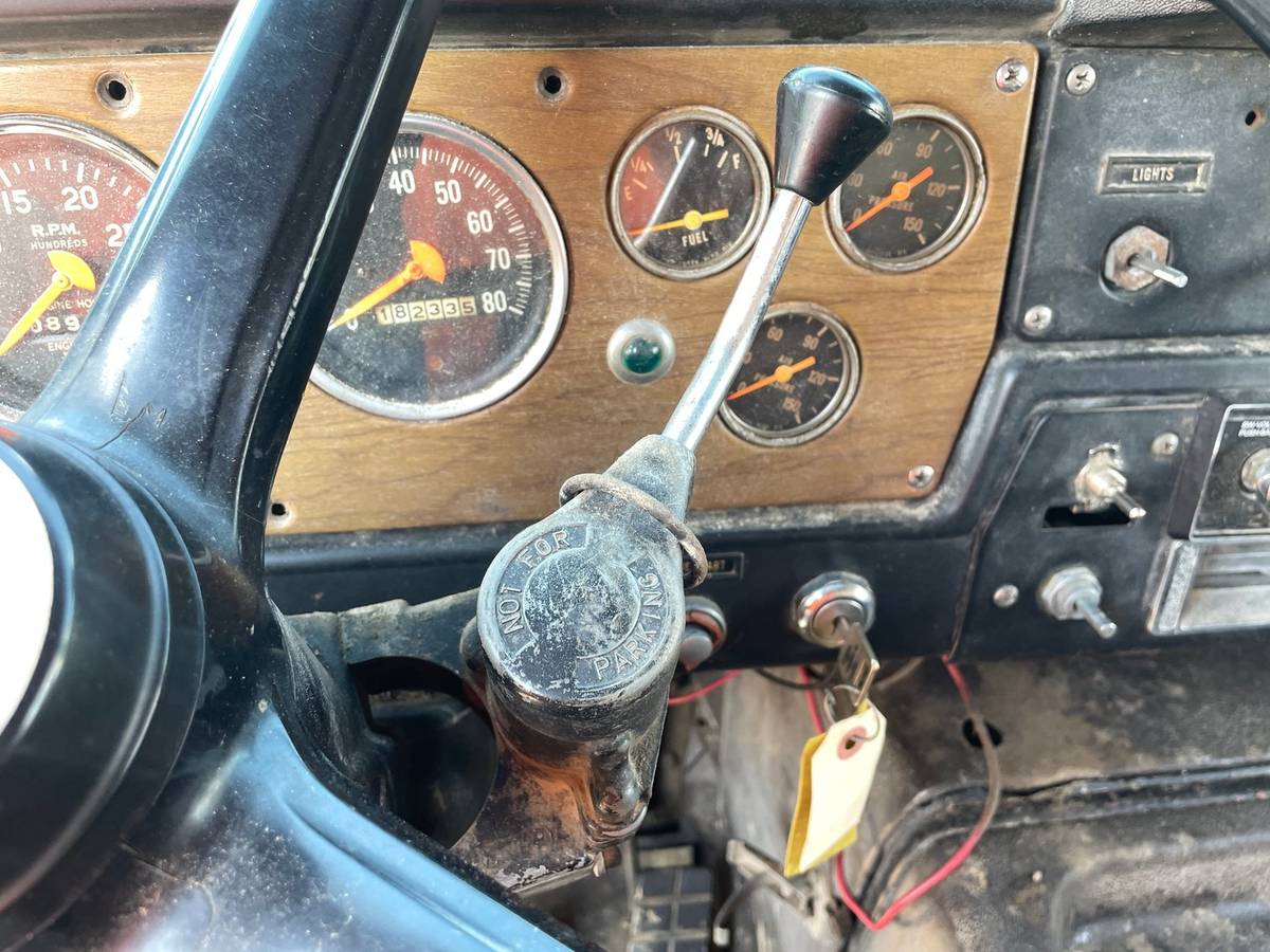 Unknown-International-grain-truck-diesel-1976-7