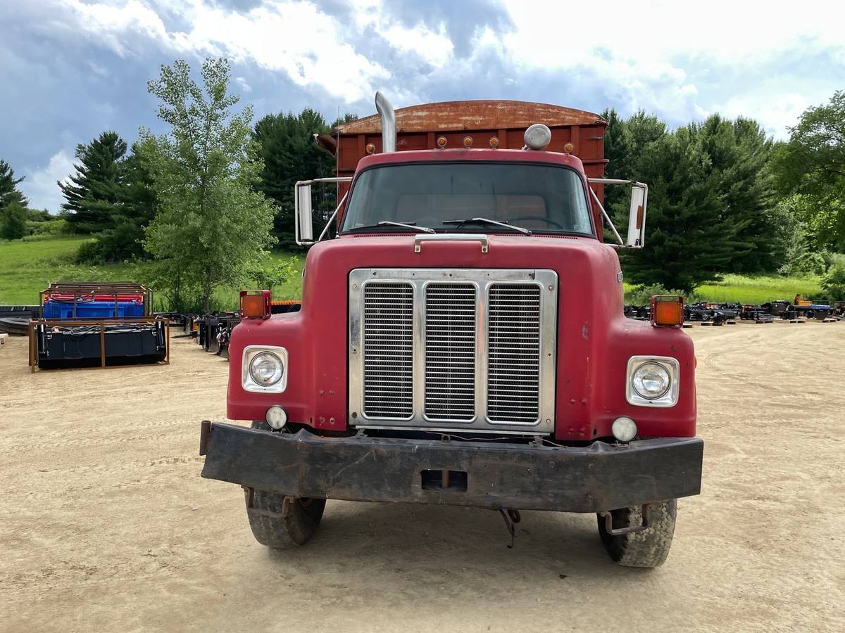 Unknown-International-grain-truck-diesel-1976