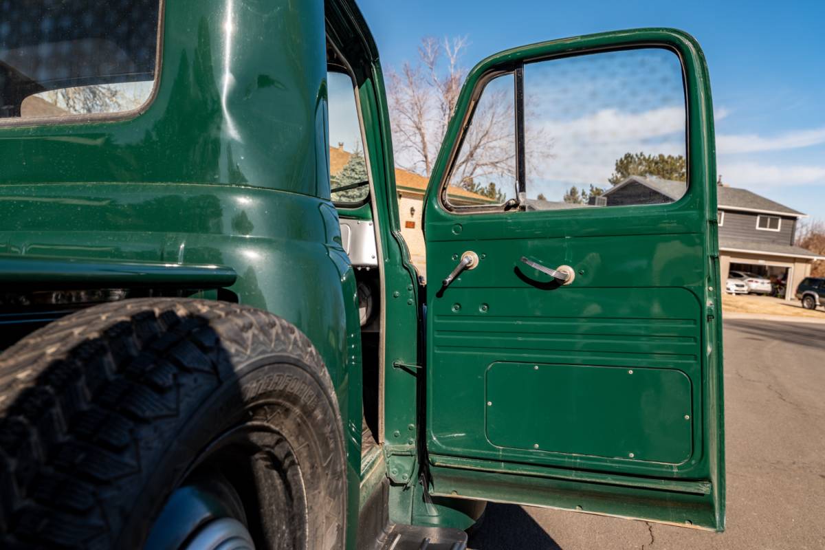 Unknown-International-harvester-s-110-1957-green-13