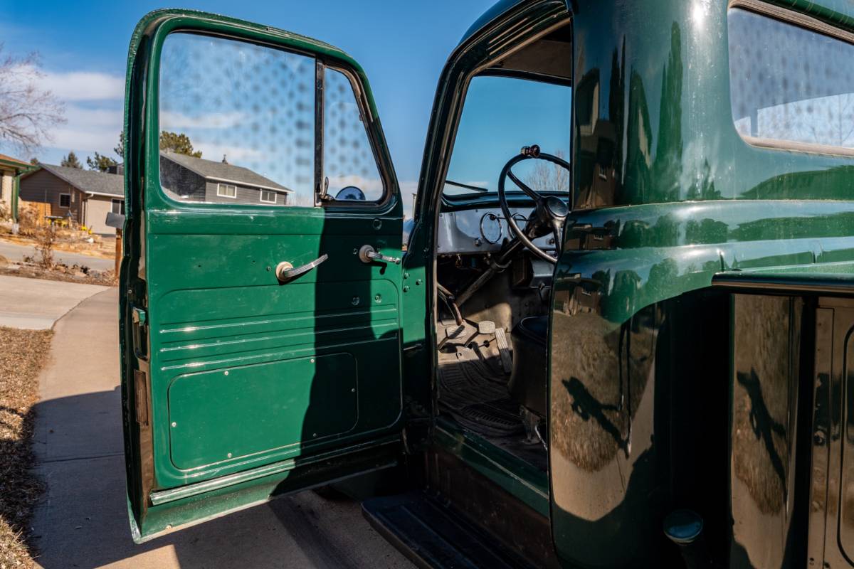 Unknown-International-harvester-s-110-1957-green-3