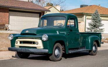 Unknown-International-harvester-s-110-1957-green