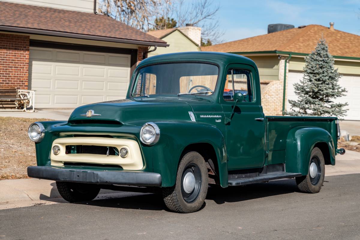 Unknown-International-harvester-s-110-1957-green
