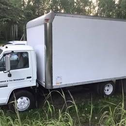 Unknown-Isuzu-npr-box-truck-diesel-1995-white