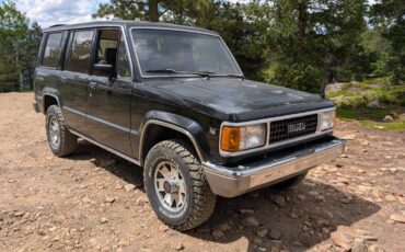 Unknown-Isuzu-trooper-1990-black-1