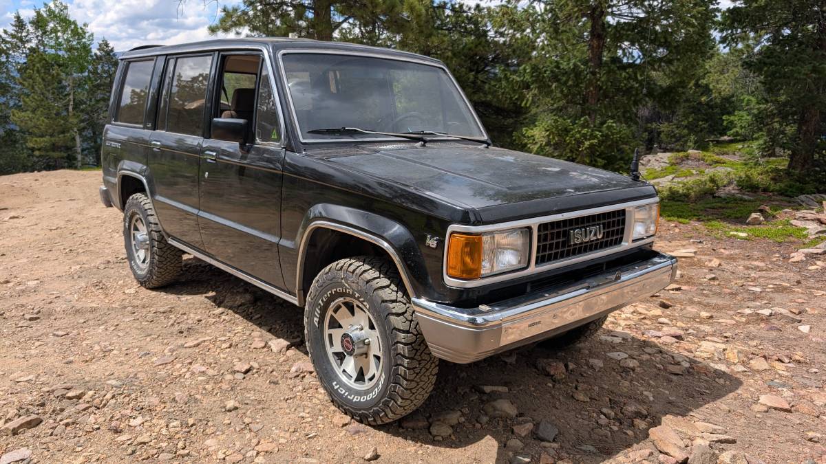 Unknown-Isuzu-trooper-1990-black-1