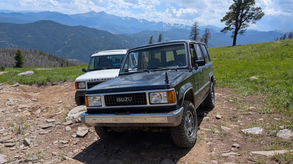 Unknown-Isuzu-trooper-1990-black-2