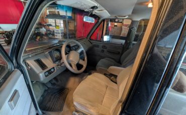 Unknown-Isuzu-trooper-1990-black-3