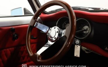 Unknown-Karmann-ghia-1973-Pearl-White-Red-44