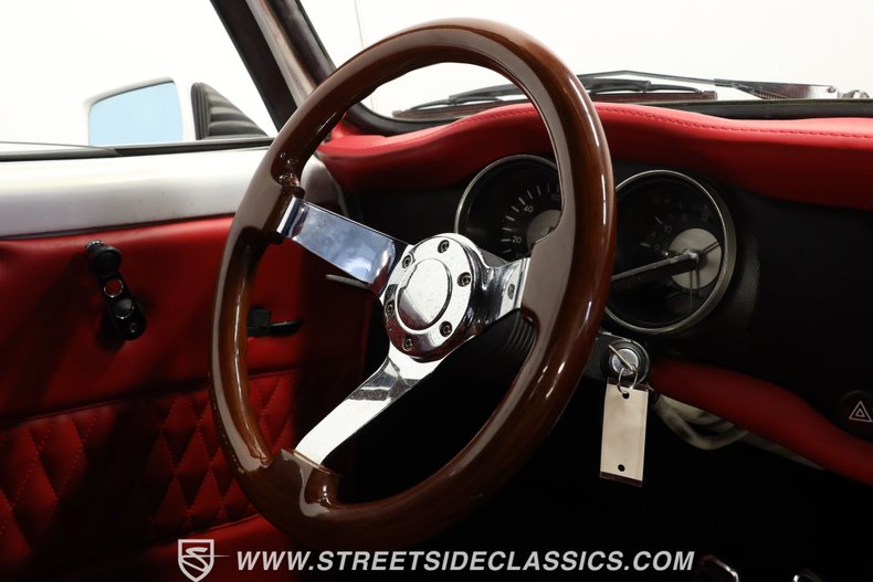 Unknown-Karmann-ghia-1973-Pearl-White-Red-44