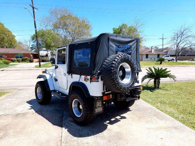 Unknown-Land-cruiser-1961-White-10