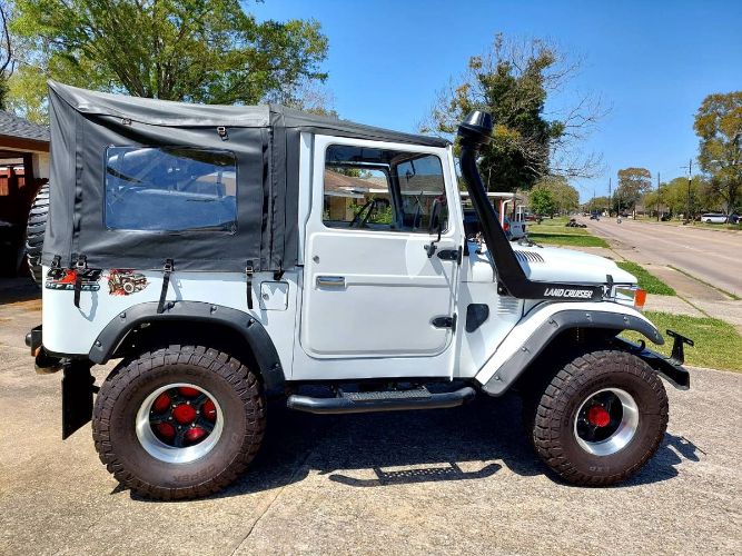 Unknown-Land-cruiser-1961-White-11