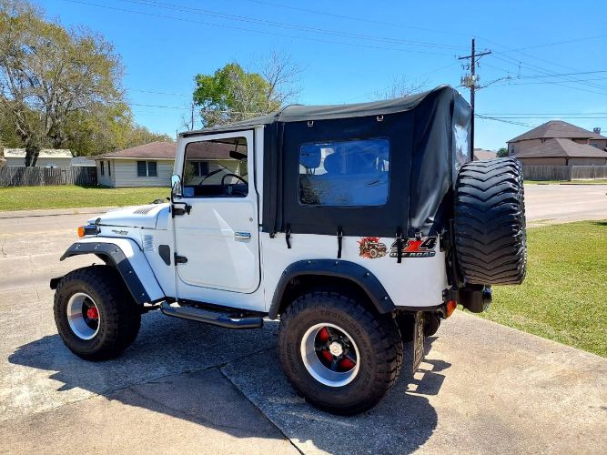 Unknown-Land-cruiser-1961-White-13