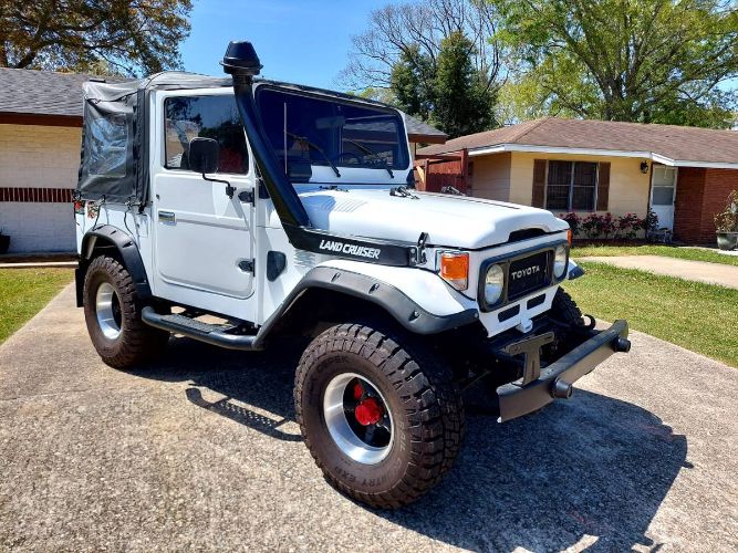 Unknown-Land-cruiser-1961-White-15