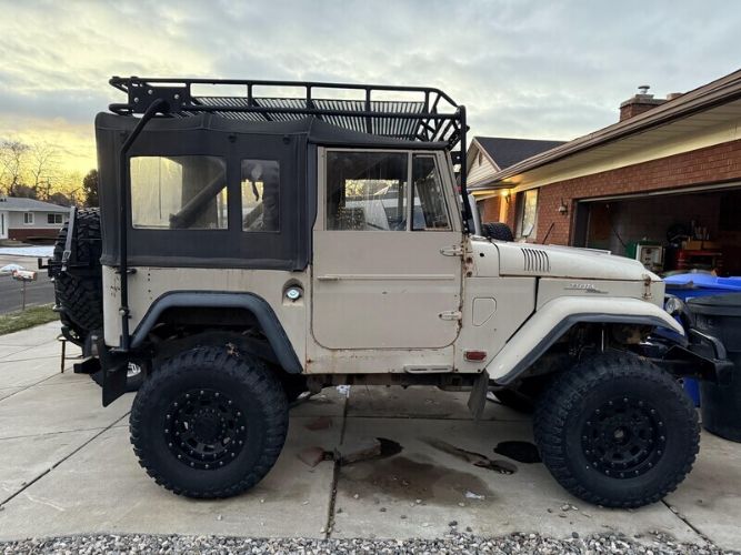 Unknown-Land-cruiser-1965-Beige-Beige-1