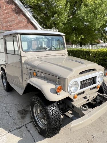 Unknown-Land-cruiser-1968-Beige-Beige-19