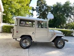 Unknown-Land-cruiser-1968-Beige-Beige-21