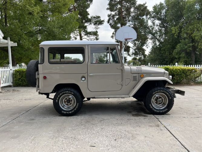Unknown-Land-cruiser-1968-Beige-Beige-24