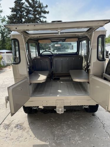 Unknown-Land-cruiser-1968-Beige-Beige-25