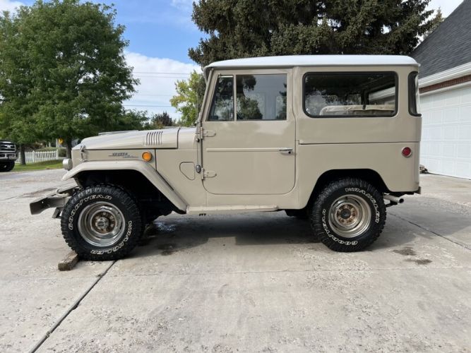 Unknown-Land-cruiser-1968-Beige-Beige-26