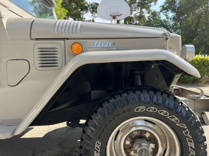 Unknown-Land-cruiser-1968-Beige-Beige-31