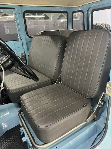 Unknown-Land-cruiser-1968-Blue-2