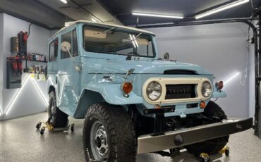 Unknown-Land-cruiser-1968-Blue-20