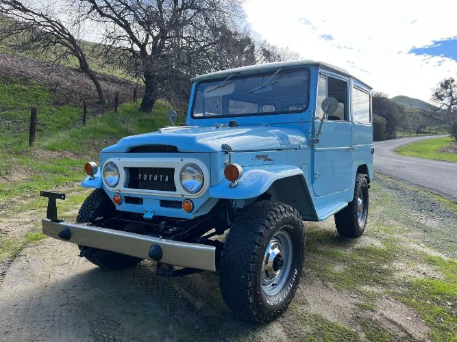 Unknown-Land-cruiser-1968-Blue-24