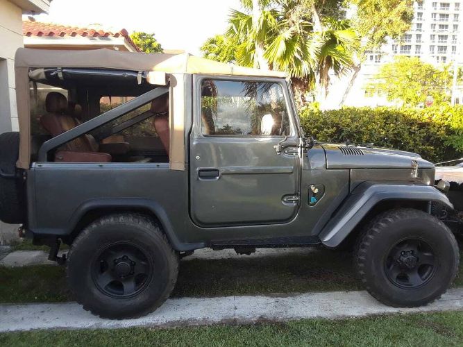 Unknown-Land-cruiser-1968-Green-12