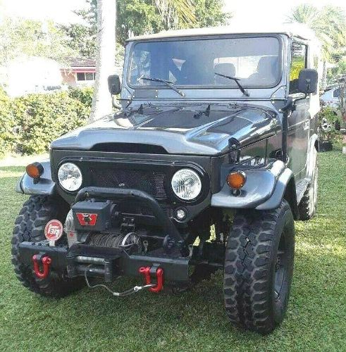 Unknown-Land-cruiser-1968-Green-13