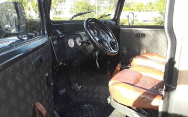 Unknown-Land-cruiser-1968-Green-3