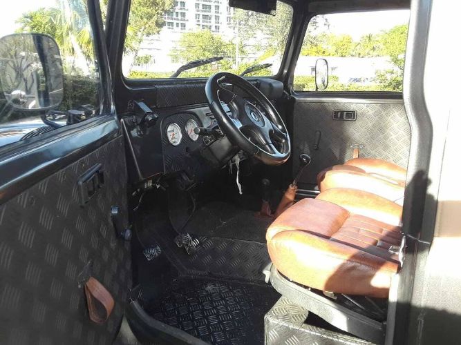 Unknown-Land-cruiser-1968-Green-3