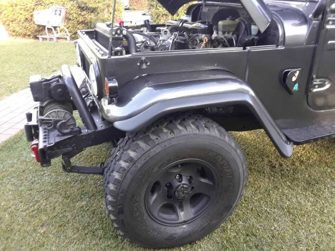 Unknown-Land-cruiser-1968-Green-7