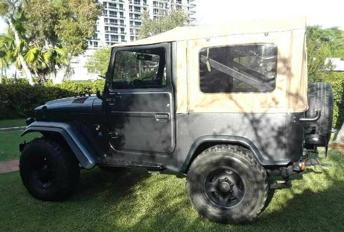 Unknown-Land-cruiser-1968-Green-8