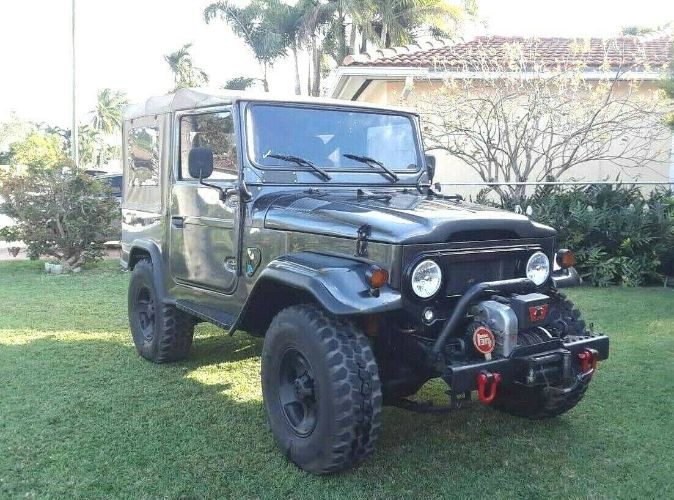 Unknown-Land-cruiser-1968-Green-9
