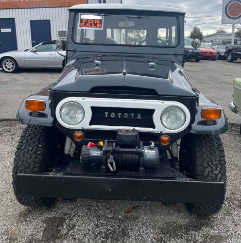 Unknown-Land-cruiser-1969-Gray-Black-2