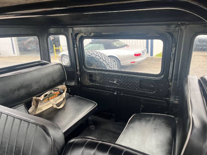 Unknown-Land-cruiser-1969-Gray-Black-5