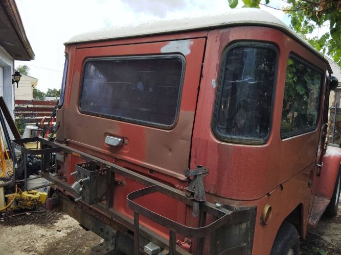Unknown-Land-cruiser-1969-Red-3