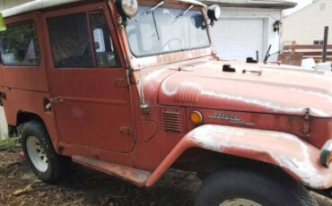 Unknown-Land-cruiser-1969-Red-4